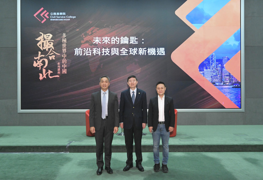 The speakers pose a photo