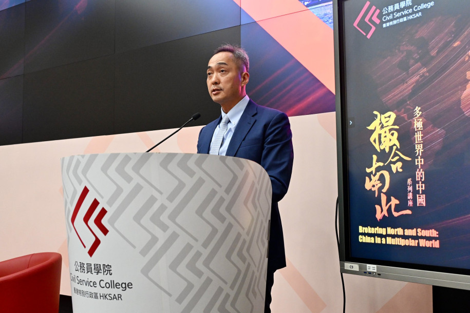 圖示公務員學院院長郭蔭庶於講座致辭