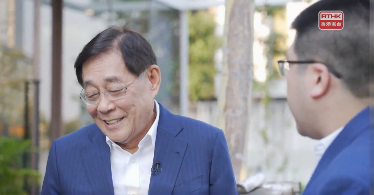 访问泰国副总理兼财政部长